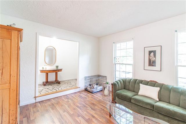 712 NW 10 Street, Blue Springs, MO 64015