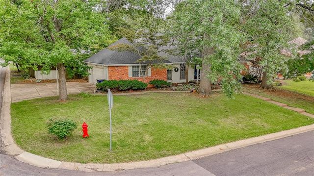 712 NW 10 Street, Blue Springs, MO 64015
