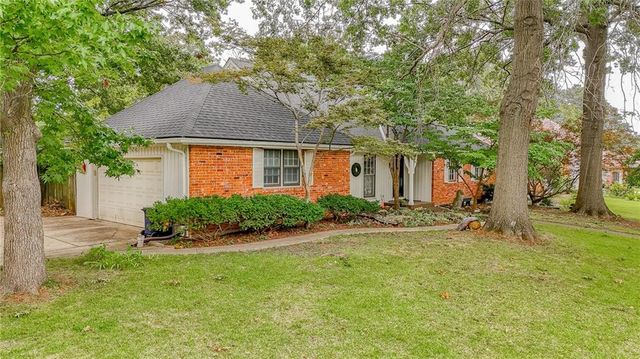 712 NW 10 Street, Blue Springs, MO 64015