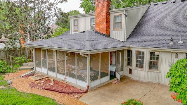 712 NW 10 Street, Blue Springs, MO 64015