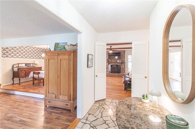 712 NW 10 Street, Blue Springs, MO 64015