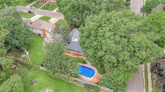 712 NW 10 Street, Blue Springs, MO 64015