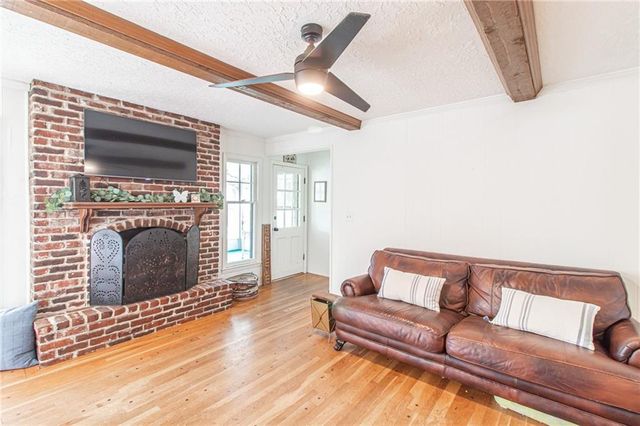 712 NW 10 Street, Blue Springs, MO 64015