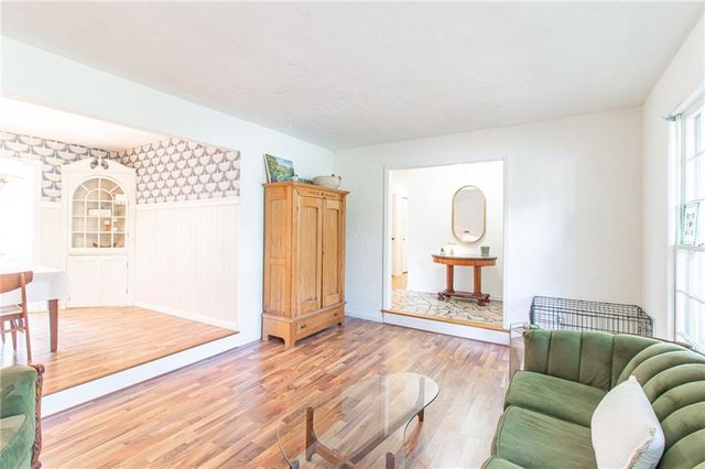 712 NW 10 Street, Blue Springs, MO 64015
