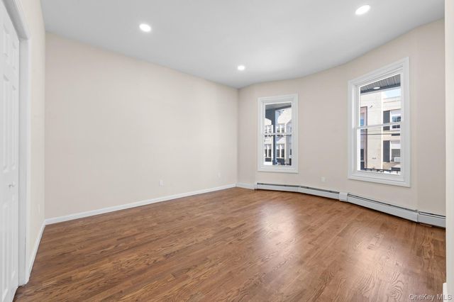 460 S 6th Avenue 1, Mount Vernon, NY 10550