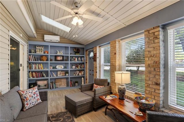 902 Shoreline Pointe, Newport News, VA 23602