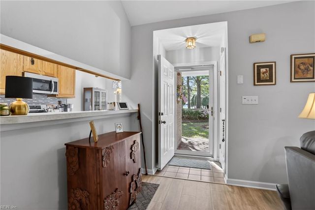 902 Shoreline Pointe, Newport News, VA 23602