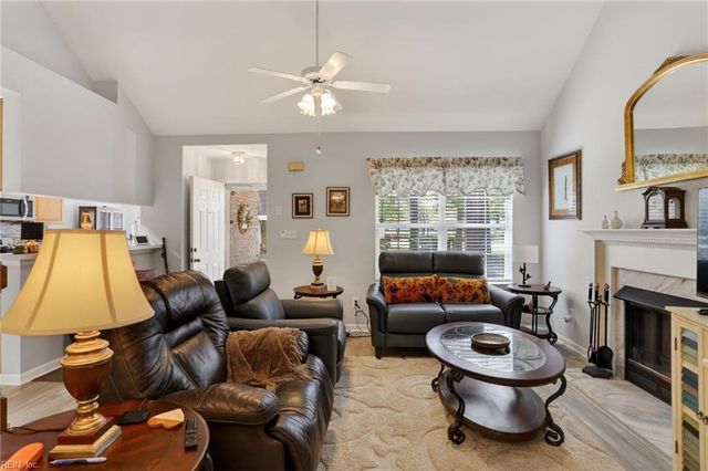 902 Shoreline Pointe, Newport News, VA 23602