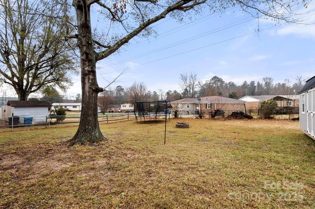 146 Old Castle Lane, Forest City, NC 28043