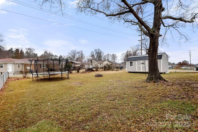 146 Old Castle Lane, Forest City, NC 28043