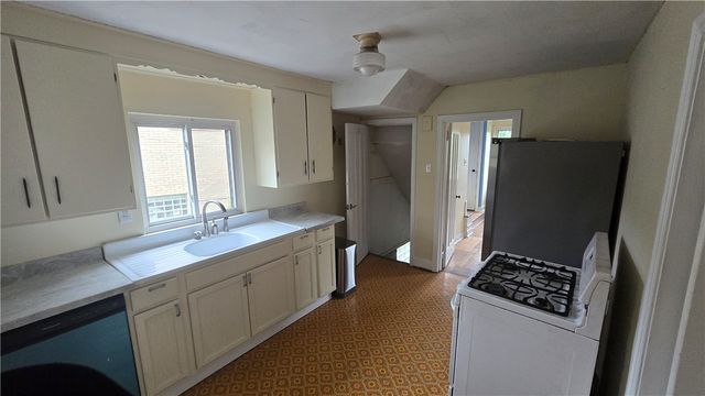 114 Braddock Rd, Forest Hills Boro, PA 15221