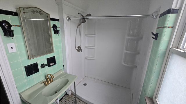 114 Braddock Rd, Forest Hills Boro, PA 15221