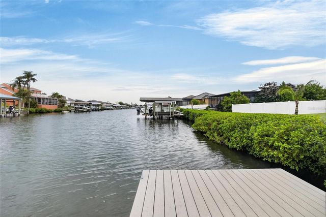 806 EAGLE LANE, Apollo Beach, FL 33572