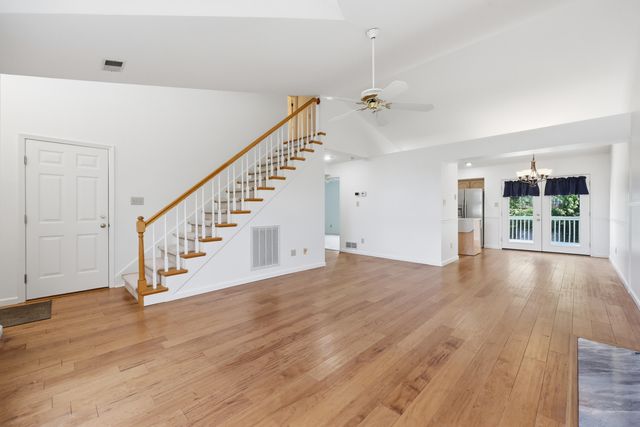 1036 Keeneland Court, Frankfort, KY 40601