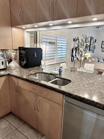 1400 NW 9th Avenue B-8, Boca Raton, FL 33486