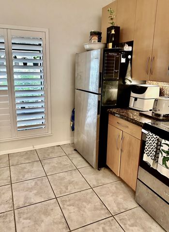 1400 NW 9th Avenue B-8, Boca Raton, FL 33486