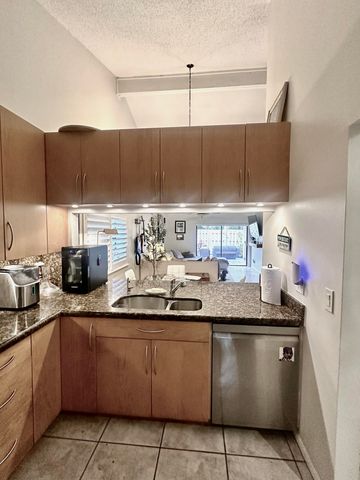 1400 NW 9th Avenue B-8, Boca Raton, FL 33486