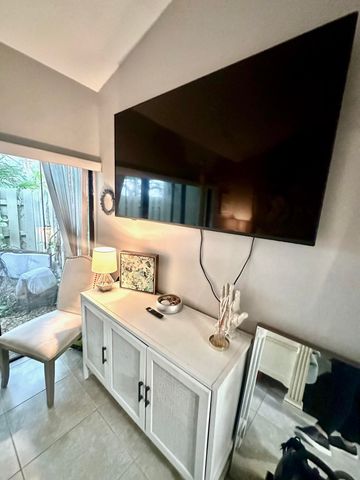 1400 NW 9th Avenue B-8, Boca Raton, FL 33486