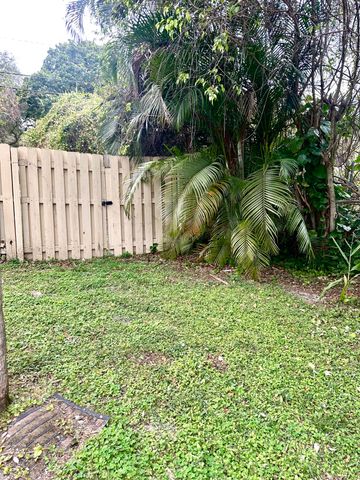 1400 NW 9th Avenue B-8, Boca Raton, FL 33486