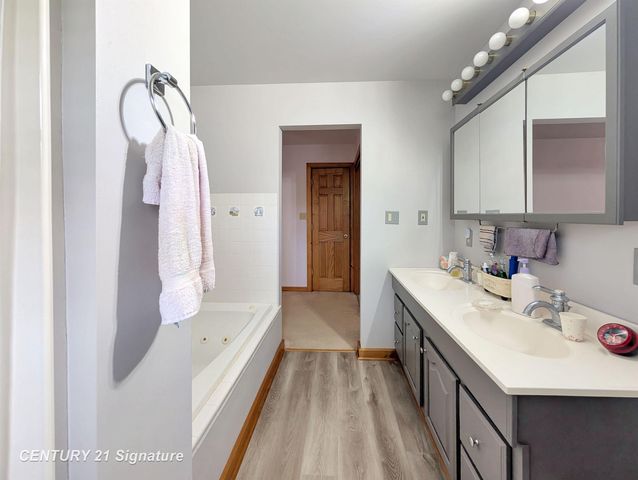 4870 CORALBERRY Road, Saginaw Twp, MI 48604