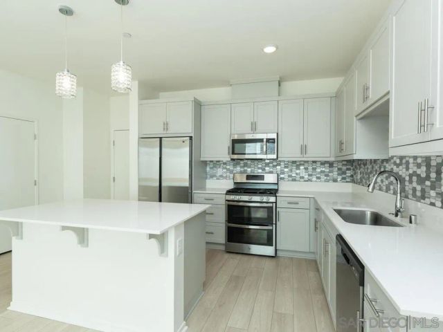 339 Sweet Pl, Fallbrook, CA 92028