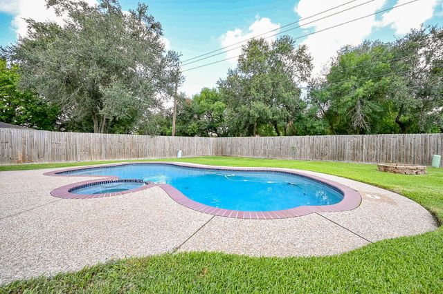 4335 Yosemite Drive, Pasadena, TX 77504