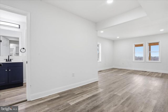 1035 HAMMONDS MILL RD, Hedgesville, WV 25427