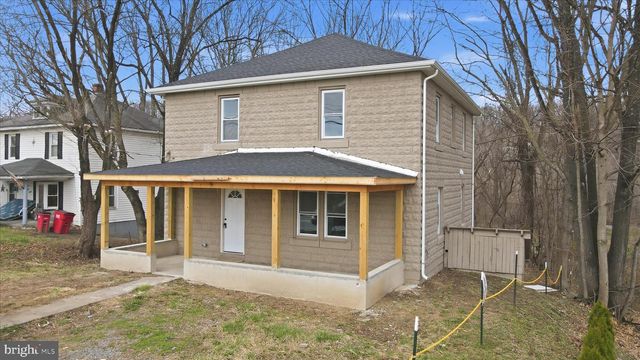 1035 HAMMONDS MILL RD, Hedgesville, WV 25427