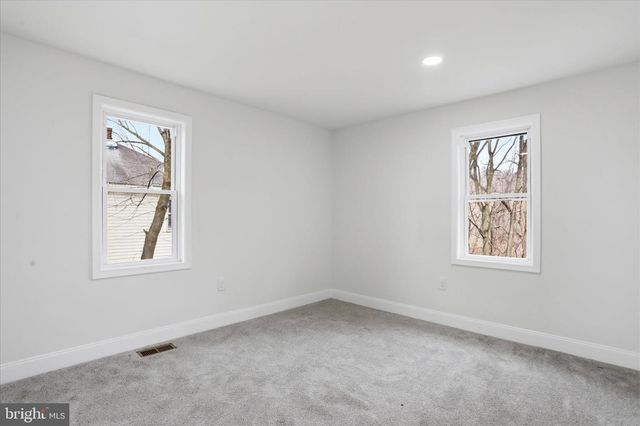 1035 HAMMONDS MILL RD, Hedgesville, WV 25427