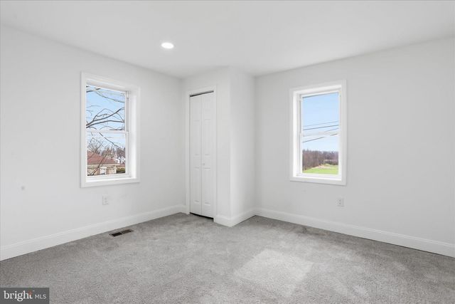 1035 HAMMONDS MILL RD, Hedgesville, WV 25427