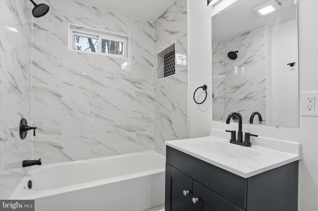 1035 HAMMONDS MILL RD, Hedgesville, WV 25427