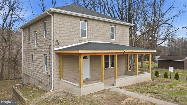 1035 HAMMONDS MILL RD, Hedgesville, WV 25427