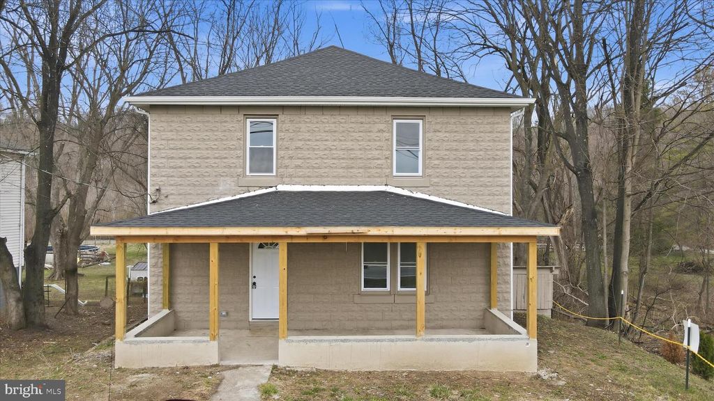 1035 HAMMONDS MILL RD, Hedgesville, WV 25427