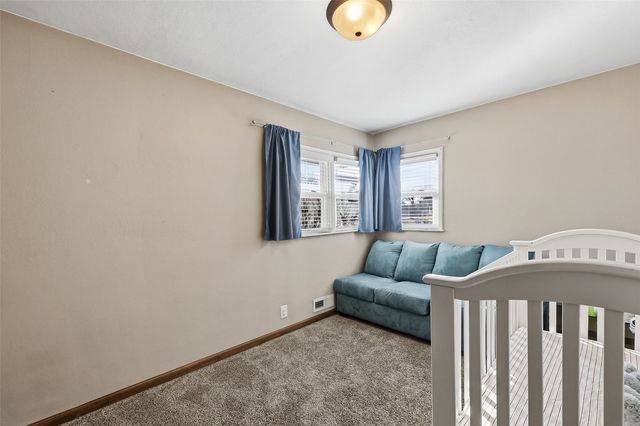 742 43rd St NE, Cedar Rapids, IA 52402