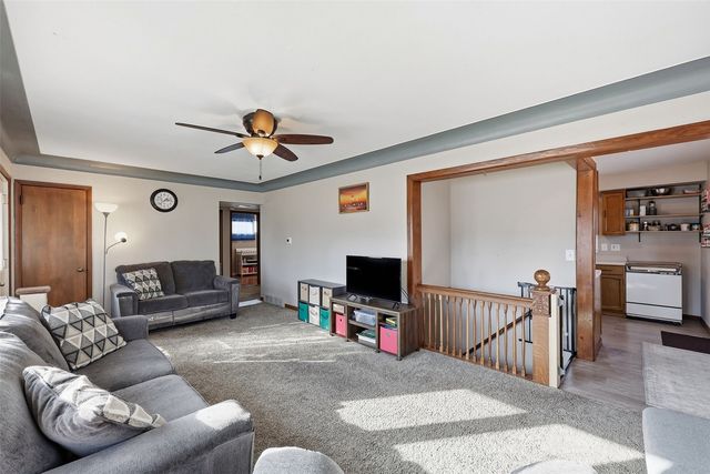 742 43rd St NE, Cedar Rapids, IA 52402