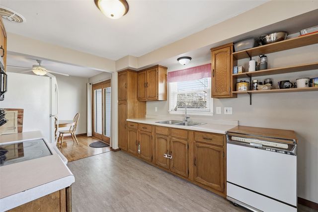 742 43rd St NE, Cedar Rapids, IA 52402