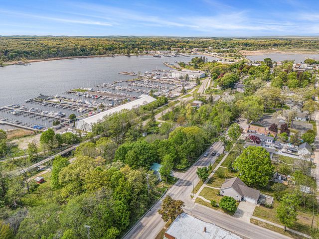 524 S Mears Avenue, Whitehall, MI 49461