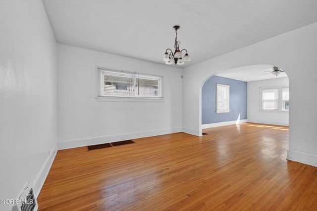 3701 Wallwerth Drive, Toledo, OH 43612