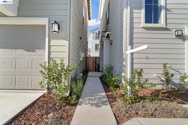 37221 Salt Pond Pl, Newark, CA 94560