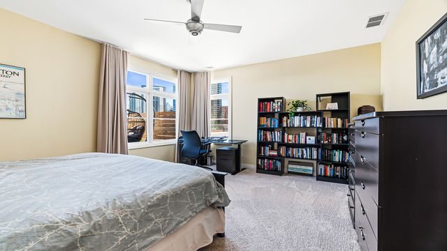 560 W FULTON Street 602, Chicago, IL 60661