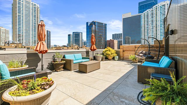 560 W FULTON Street 602, Chicago, IL 60661