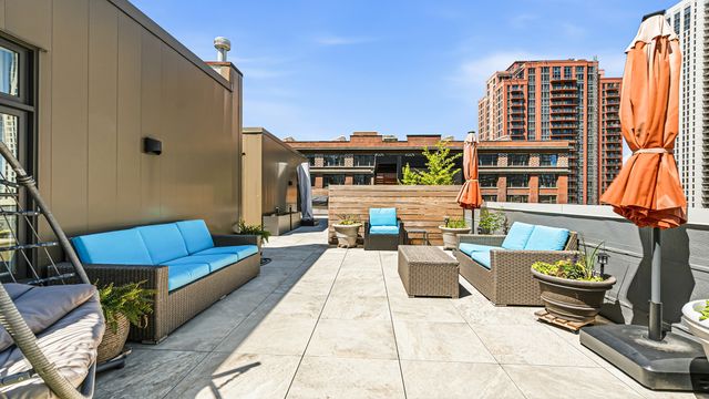 560 W FULTON Street 602, Chicago, IL 60661