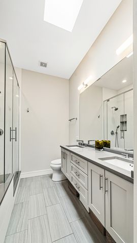 560 W FULTON Street 602, Chicago, IL 60661
