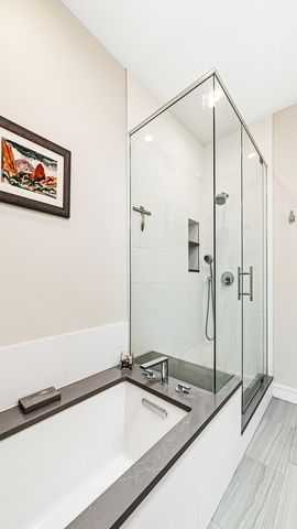 560 W FULTON Street 602, Chicago, IL 60661