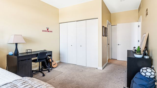 560 W FULTON Street 602, Chicago, IL 60661