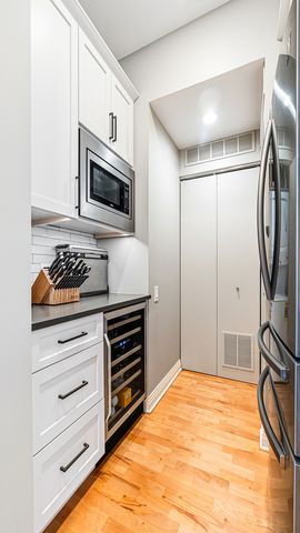 560 W FULTON Street 602, Chicago, IL 60661