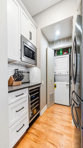 560 W FULTON Street 602, Chicago, IL 60661