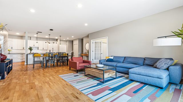 560 W FULTON Street 602, Chicago, IL 60661