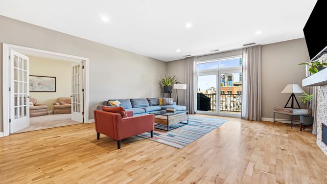 560 W FULTON Street 602, Chicago, IL 60661
