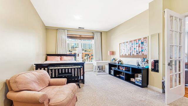 560 W FULTON Street 602, Chicago, IL 60661